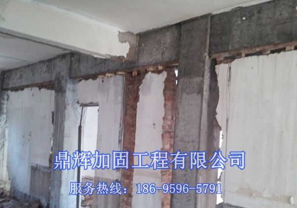 河北滄州市墻改梁施工時，遇到管道問題，該如何操作？